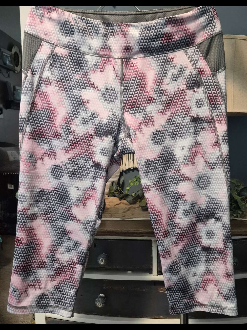 Tek Gear Pink and Gray Active Capri Leggings Sz XL - Picture 1 of 4